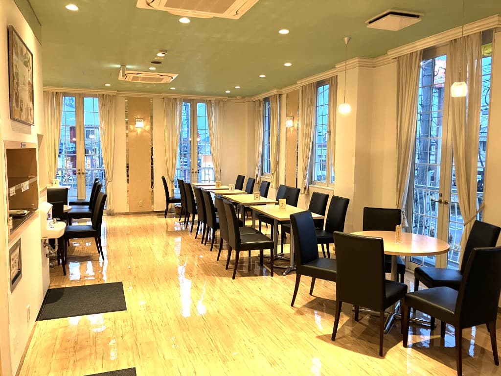 店内のテーブル席